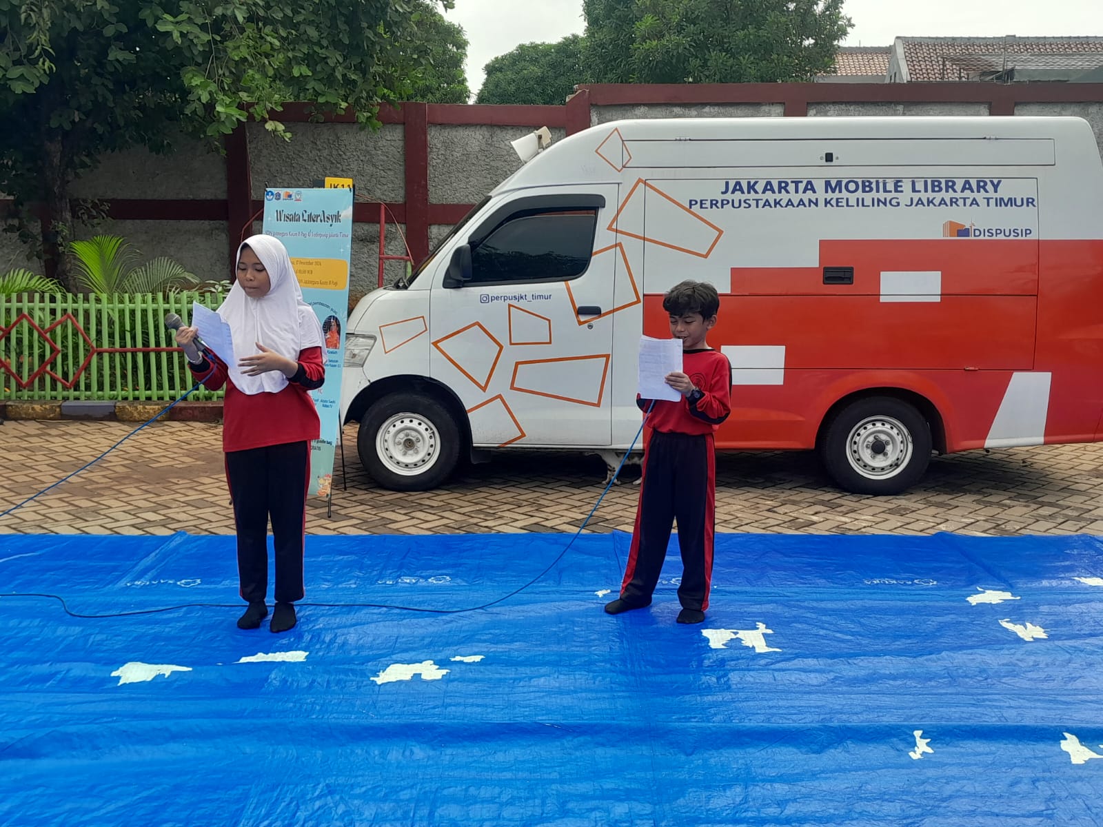 Wisata LiterAsyik Ke SDN Jatinegara Kaum 11